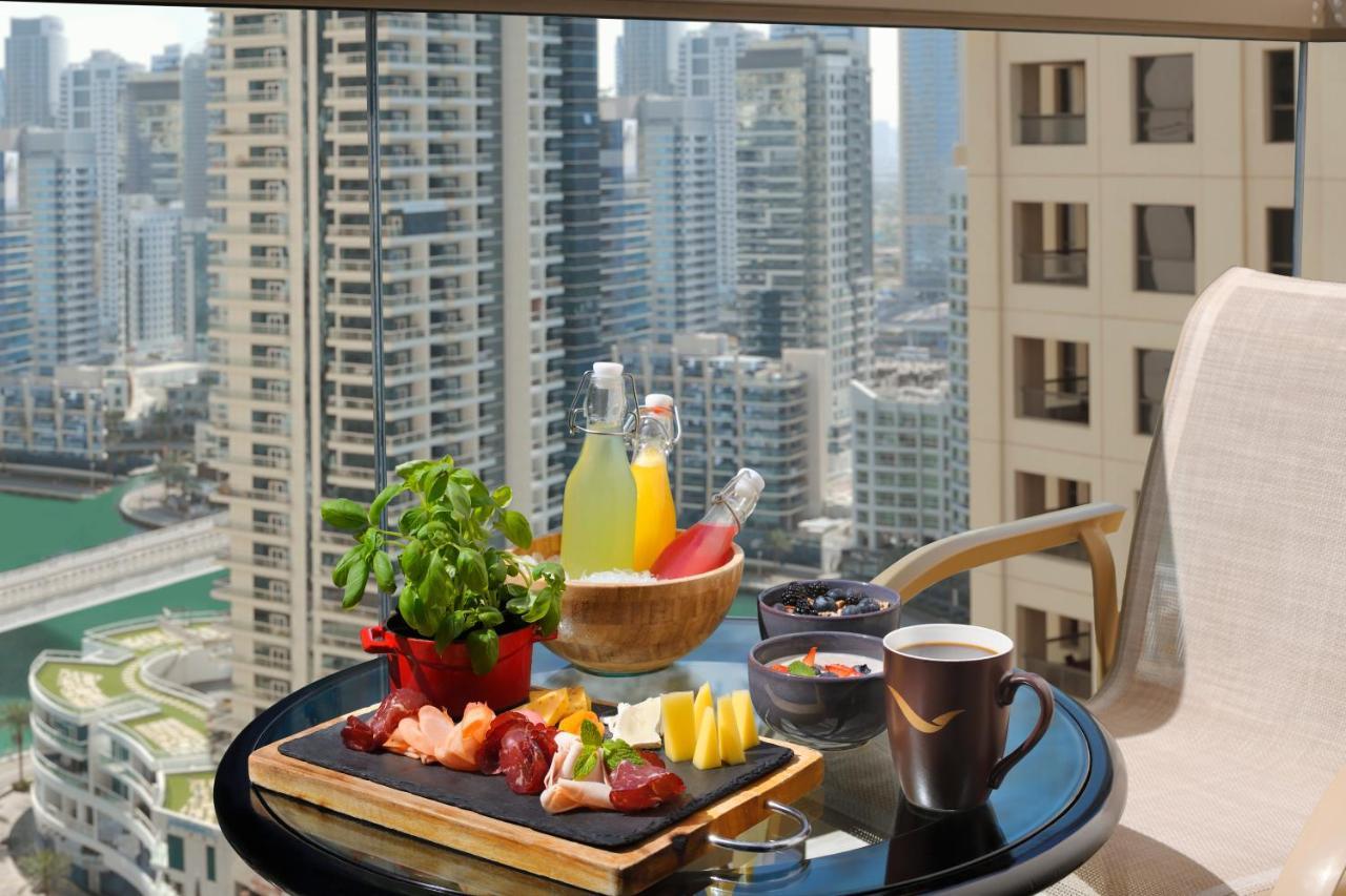 Mövenpick Hotel Jumeirah Beach Dubai Exterior foto A breakfast tray