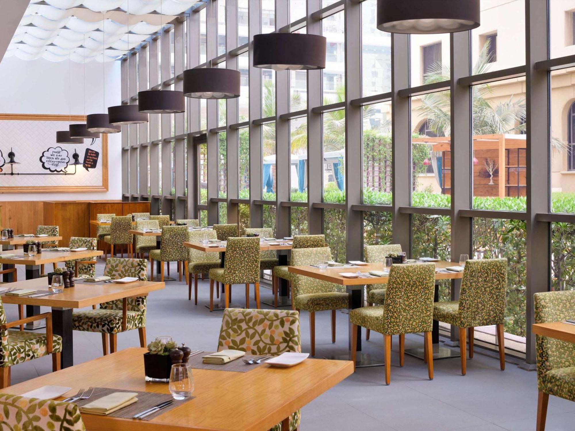 Mövenpick Hotel Jumeirah Beach Dubai Exterior foto The restaurant